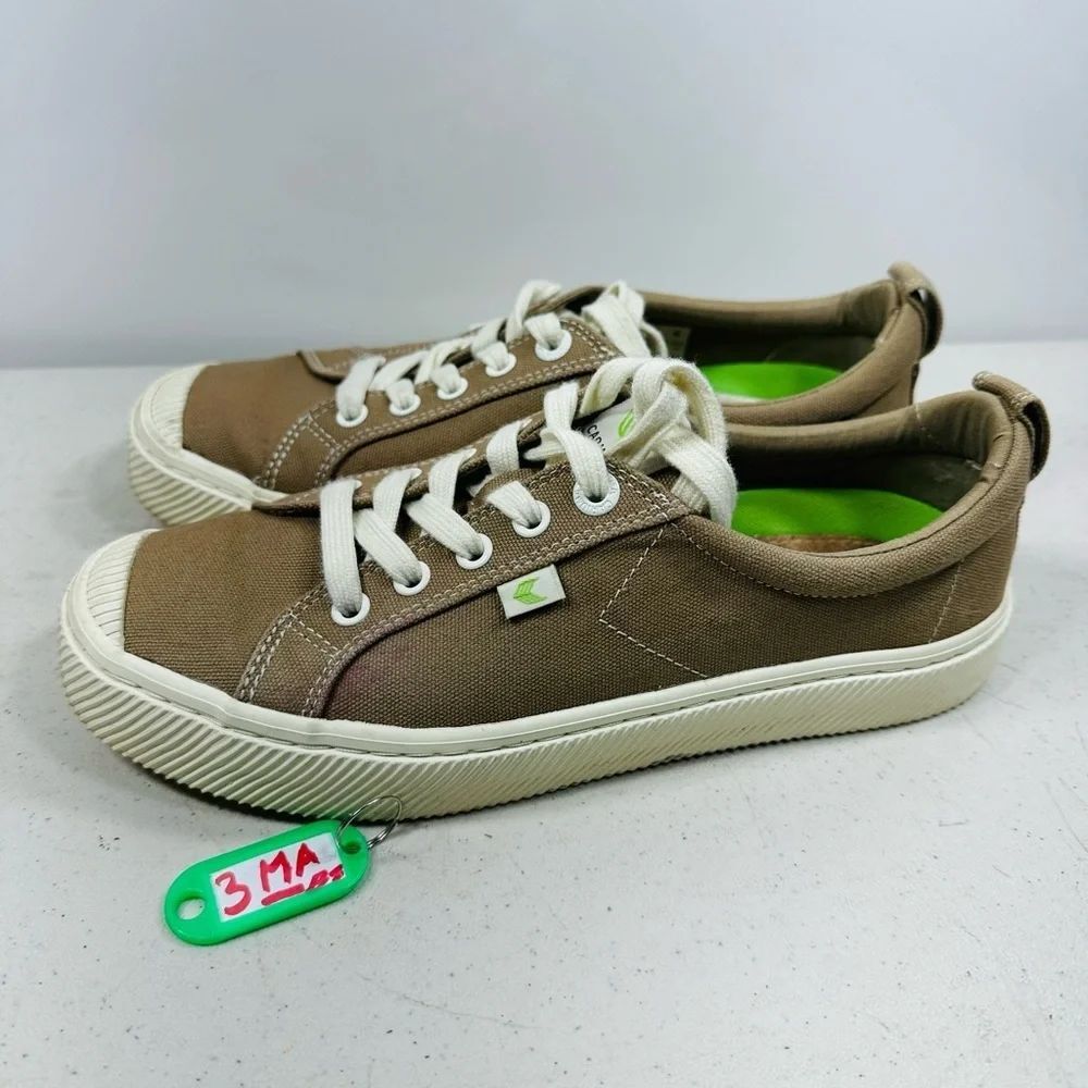 Cariuma OCA Low Shoes Women’s 7 Men’s 8 Burnt Sand Canvas Preppy Sneaker